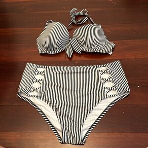Women’s Shade & Shore 2 piece bathing suit Black / white